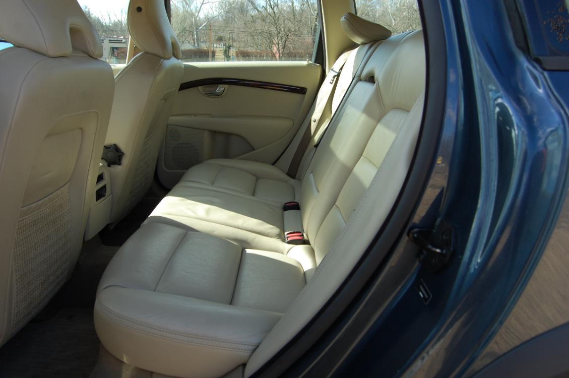 2008 Blue /Beige Leather Volvo XC70 Cross Country (YV4BZ982X81) with an 3.2 Liter 6 cyl engine, 5-Speed Automatic transmission, located at 6528 Lower York Road, New Hope, PA, 18938, (215) 862-9555, 40.358707, -74.977882 - Photo #9