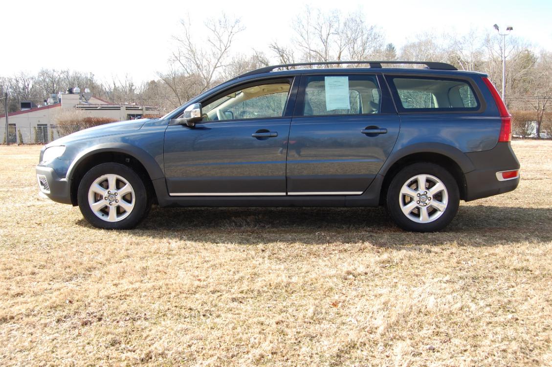 2008 Blue /Beige Leather Volvo XC70 Cross Country (YV4BZ982X81) with an 3.2 Liter 6 cyl engine, 5-Speed Automatic transmission, located at 6528 Lower York Road, New Hope, PA, 18938, (215) 862-9555, 40.358707, -74.977882 - Photo #3