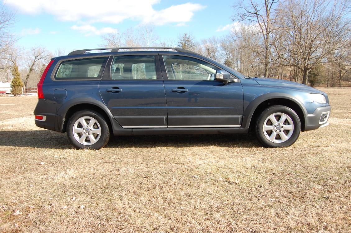 2008 Blue /Beige Leather Volvo XC70 Cross Country (YV4BZ982X81) with an 3.2 Liter 6 cyl engine, 5-Speed Automatic transmission, located at 6528 Lower York Road, New Hope, PA, 18938, (215) 862-9555, 40.358707, -74.977882 - Photo #5