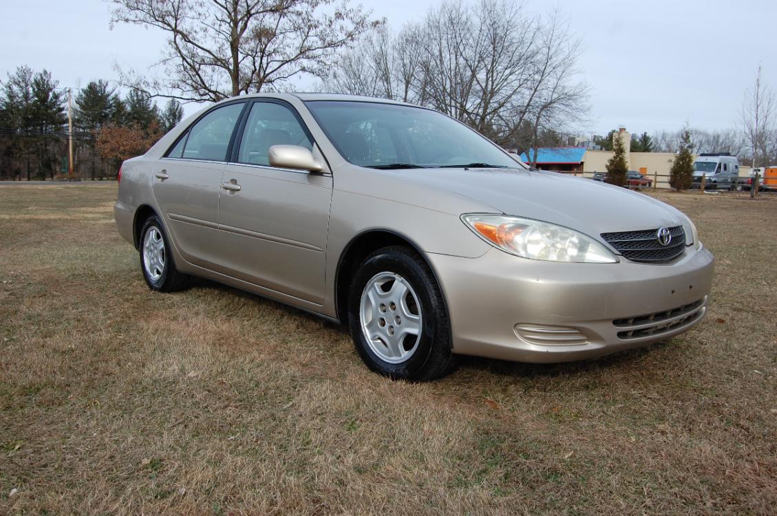 2003 Gold /Tan Cloth Toyota Camry LE V6 (4T1BF32K03U) with an 3.0L V6 DOHC 24V engine, 5-Speed Automatic Overdrive transmission, located at 6528 Lower York Road, New Hope, PA, 18938, (215) 862-9555, 40.358707, -74.977882 - Photo #0