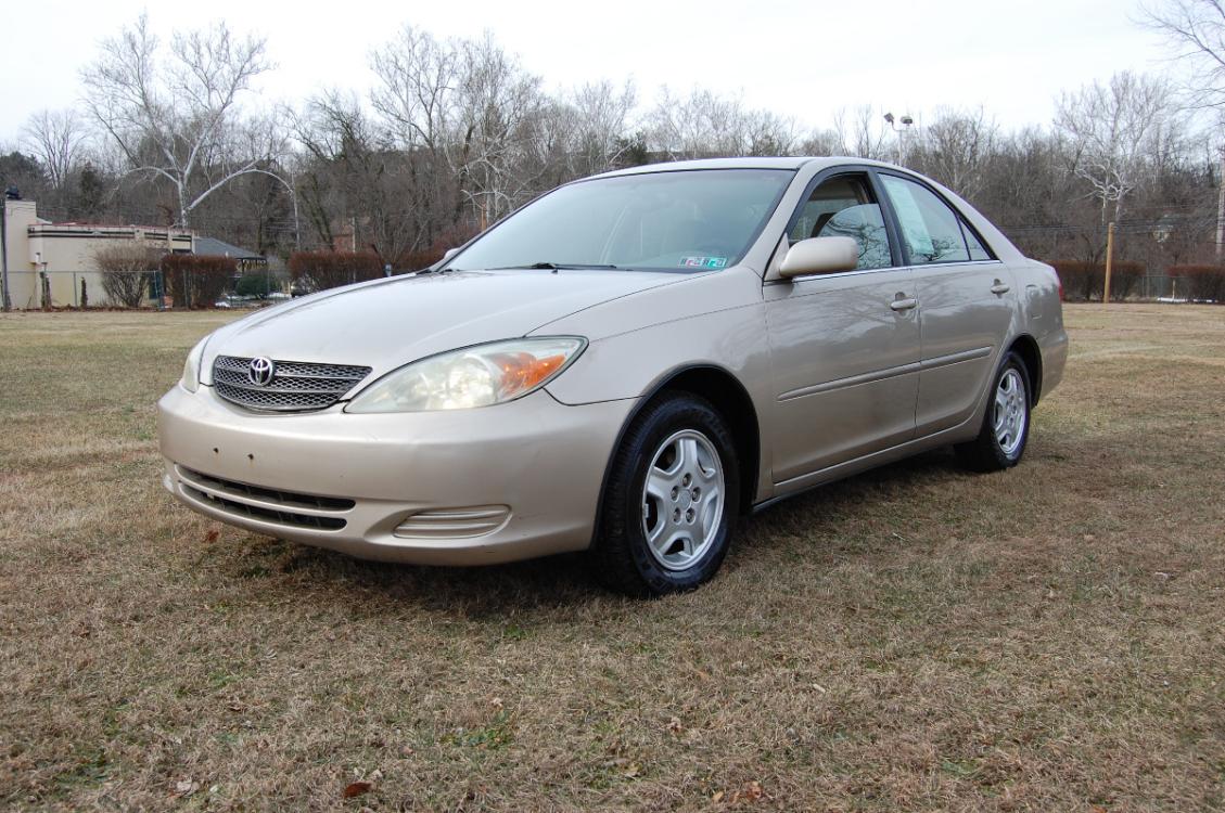 2003 Gold /Tan Cloth Toyota Camry LE V6 (4T1BF32K03U) with an 3.0L V6 DOHC 24V engine, 5-Speed Automatic Overdrive transmission, located at 6528 Lower York Road, New Hope, PA, 18938, (215) 862-9555, 40.358707, -74.977882 - Here for sale is a 2003 Toyota Camry LE. Under the hood is a strong running 3.0 liter V6 which puts power to the front wheels via a smooth shifting automatic transmission. Features include; Tan cloth interior, keyless entry system, 3 remotes, 3 keys, cruise control, tilt wheel, AC, power windows, - Photo #3