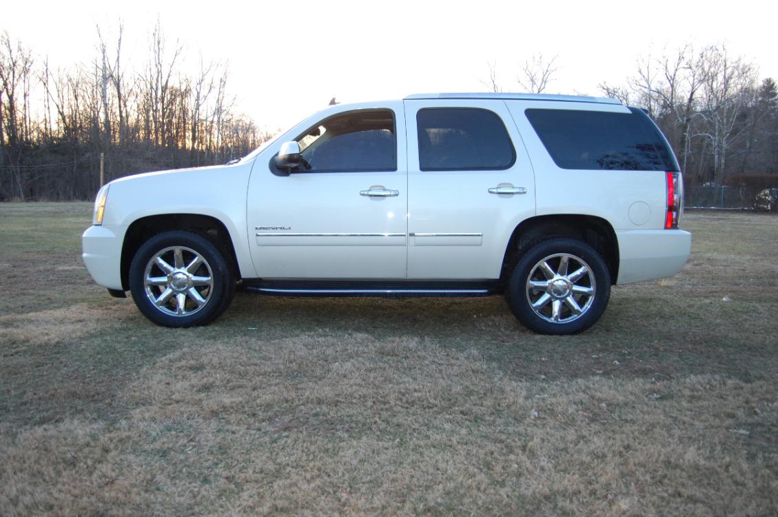 2013 White /Tan Leather GMC Yukon Denali Denali (1GKS2EEF1DR) with an 6.2L V8 OHV 16V engine, 6-Speed Automatic transmission, located at 6528 Lower York Road, New Hope, PA, 18938, (215) 862-9555, 40.358707, -74.977882 - Photo #1