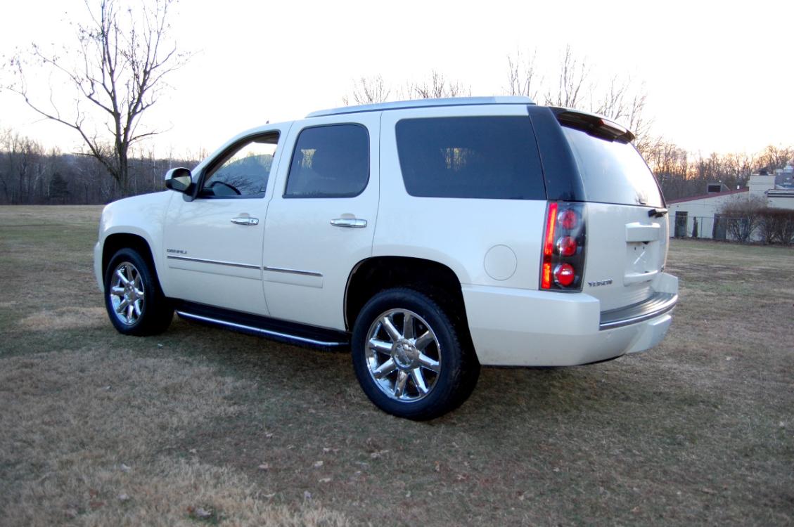 2013 White /Tan Leather GMC Yukon Denali Denali (1GKS2EEF1DR) with an 6.2L V8 OHV 16V engine, 6-Speed Automatic transmission, located at 6528 Lower York Road, New Hope, PA, 18938, (215) 862-9555, 40.358707, -74.977882 - Photo #2