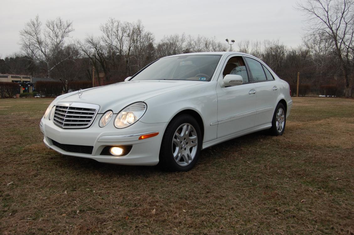 2007 White /Tan Leather Mercedes-Benz E-Class E320 BLUETEC (WDBUF22X47B) with an 3.0L V6 DOHC 24V TURBO DIESEL engine, 7-Speed Automatic Overdrive transmission, located at 6528 Lower York Road, New Hope, PA, 18938, (215) 862-9555, 40.358707, -74.977882 - Photo #0