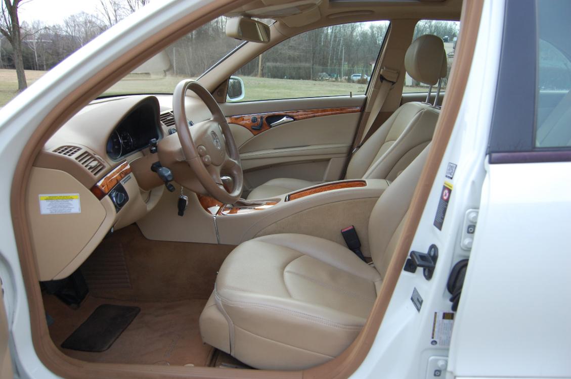2007 White /Tan Leather Mercedes-Benz E-Class E320 BLUETEC (WDBUF22X47B) with an 3.0L V6 DOHC 24V TURBO DIESEL engine, 7-Speed Automatic Overdrive transmission, located at 6528 Lower York Road, New Hope, PA, 18938, (215) 862-9555, 40.358707, -74.977882 - Photo #10