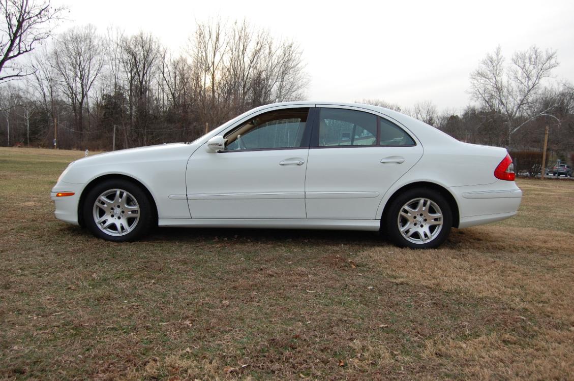 2007 White /Tan Leather Mercedes-Benz E-Class E320 BLUETEC (WDBUF22X47B) with an 3.0L V6 DOHC 24V TURBO DIESEL engine, 7-Speed Automatic Overdrive transmission, located at 6528 Lower York Road, New Hope, PA, 18938, (215) 862-9555, 40.358707, -74.977882 - Photo #1