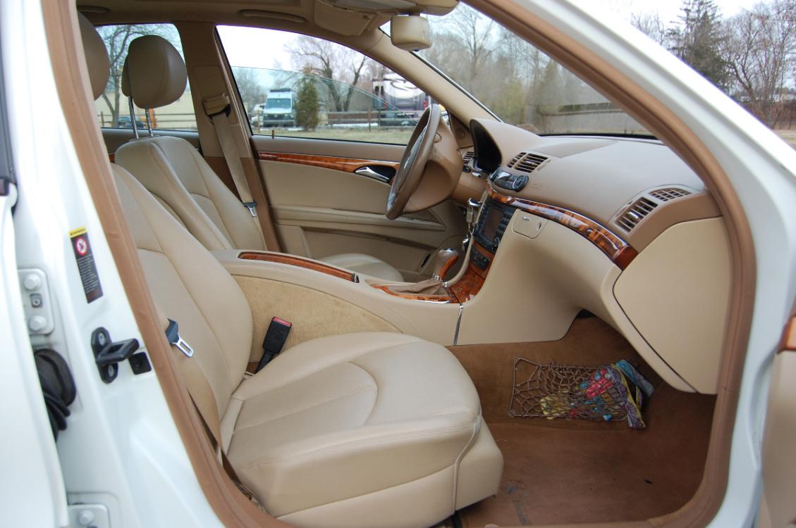 2007 White /Tan Leather Mercedes-Benz E-Class E320 BLUETEC (WDBUF22X47B) with an 3.0L V6 DOHC 24V TURBO DIESEL engine, 7-Speed Automatic Overdrive transmission, located at 6528 Lower York Road, New Hope, PA, 18938, (215) 862-9555, 40.358707, -74.977882 - Photo #8