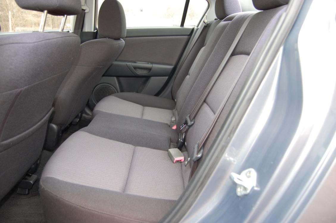 2007 Gray /Black/Gray cloth Mazda MAZDA3 i Sport 4-Door (JM1BK32F371) with an 2.0L L4 DOHC 16V engine, Automatic transmission, located at 6528 Lower York Road, New Hope, PA, 18938, (215) 862-9555, 40.358707, -74.977882 - Photo #9