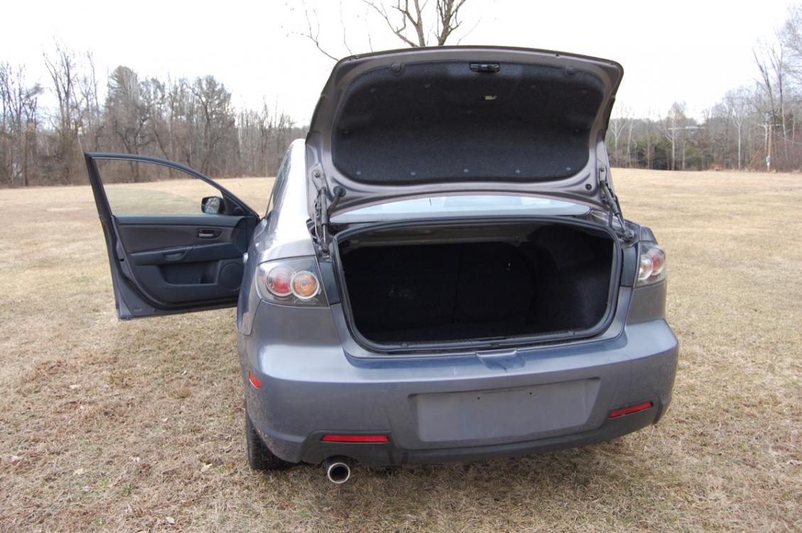 2007 Gray /Black/Gray cloth Mazda MAZDA3 i Sport 4-Door (JM1BK32F371) with an 2.0L L4 DOHC 16V engine, Automatic transmission, located at 6528 Lower York Road, New Hope, PA, 18938, (215) 862-9555, 40.358707, -74.977882 - Photo #15