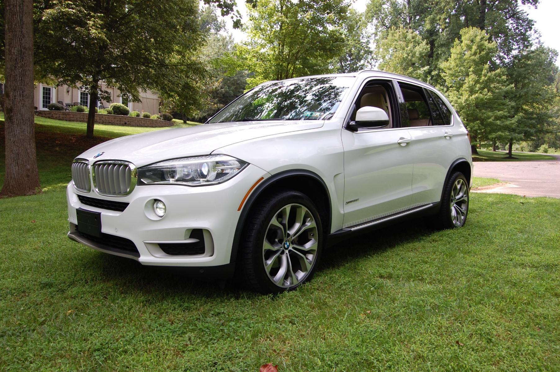 2015 White /Biege Leather BMW X5 XLINE (5UXKR0C5XF0) with an 3.0L L6 DOHC 24V engine, 8-Speed Automatic transmission, located at 6528 Lower York Road, New Hope, PA, 18938, (215) 862-9555, 40.358707, -74.977882 - Here for sale is a very nice 2015 BMW X5 35i XLINE. Under the hood is a strong running 3.0 liter twin turbocharged 6 cylinder which puts power to the AWD system via a smooth shifting automatic transmission. Features include; Beige leather, wood trim, keyless entry system, one master key, one extra - Photo #0
