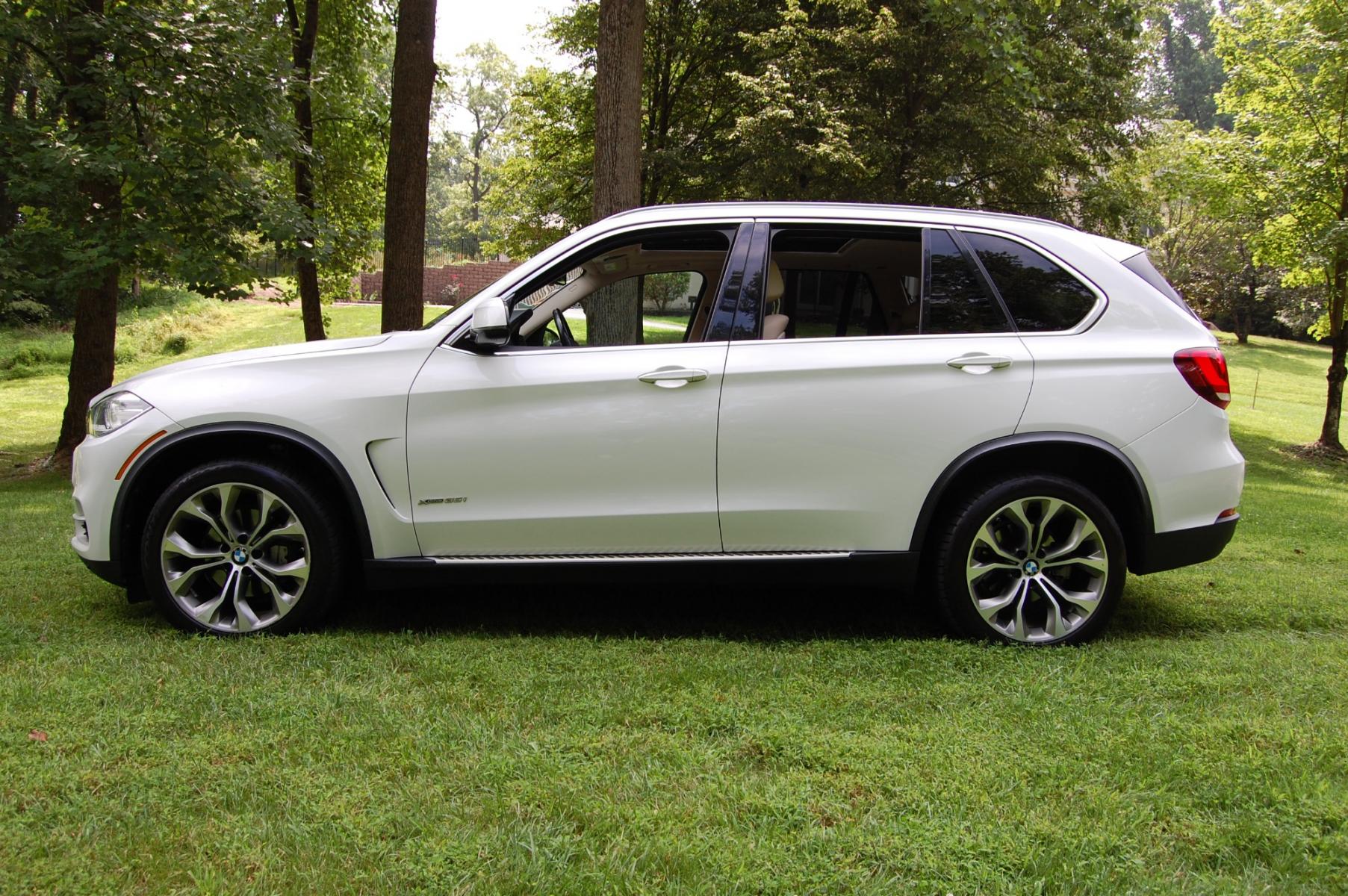2015 White /Biege Leather BMW X5 XLINE (5UXKR0C5XF0) with an 3.0L L6 DOHC 24V engine, 8-Speed Automatic transmission, located at 6528 Lower York Road, New Hope, PA, 18938, (215) 862-9555, 40.358707, -74.977882 - Here for sale is a very nice 2015 BMW X5 35i XLINE. Under the hood is a strong running 3.0 liter twin turbocharged 6 cylinder which puts power to the AWD system via a smooth shifting automatic transmission. Features include; Beige leather, wood trim, keyless entry system, one master key, one extra - Photo #1