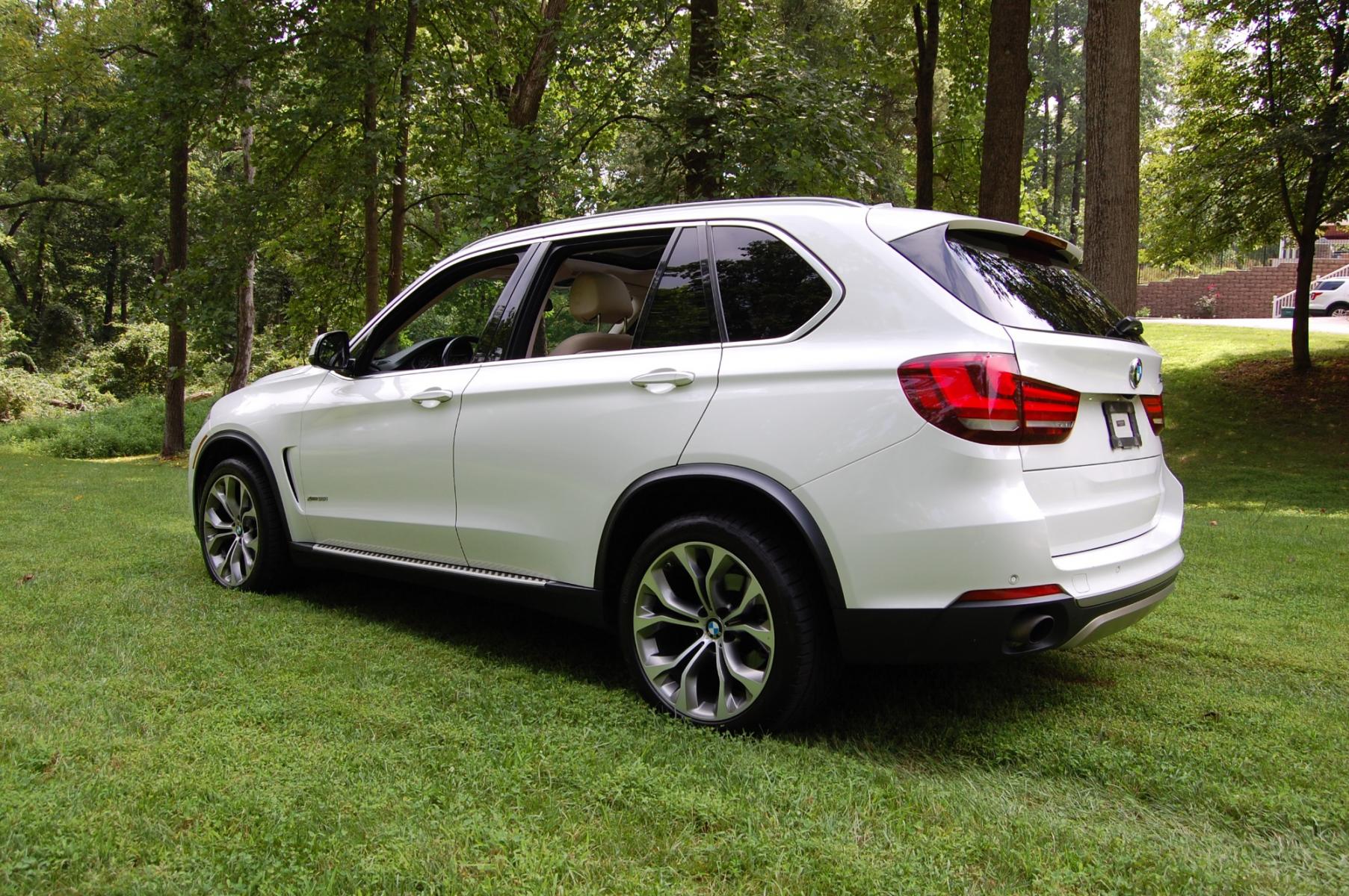 2015 White /Biege Leather BMW X5 XLINE (5UXKR0C5XF0) with an 3.0L L6 DOHC 24V engine, 8-Speed Automatic transmission, located at 6528 Lower York Road, New Hope, PA, 18938, (215) 862-9555, 40.358707, -74.977882 - Here for sale is a very nice 2015 BMW X5 35i XLINE. Under the hood is a strong running 3.0 liter twin turbocharged 6 cylinder which puts power to the AWD system via a smooth shifting automatic transmission. Features include; Beige leather, wood trim, keyless entry system, one master key, one extra - Photo #2