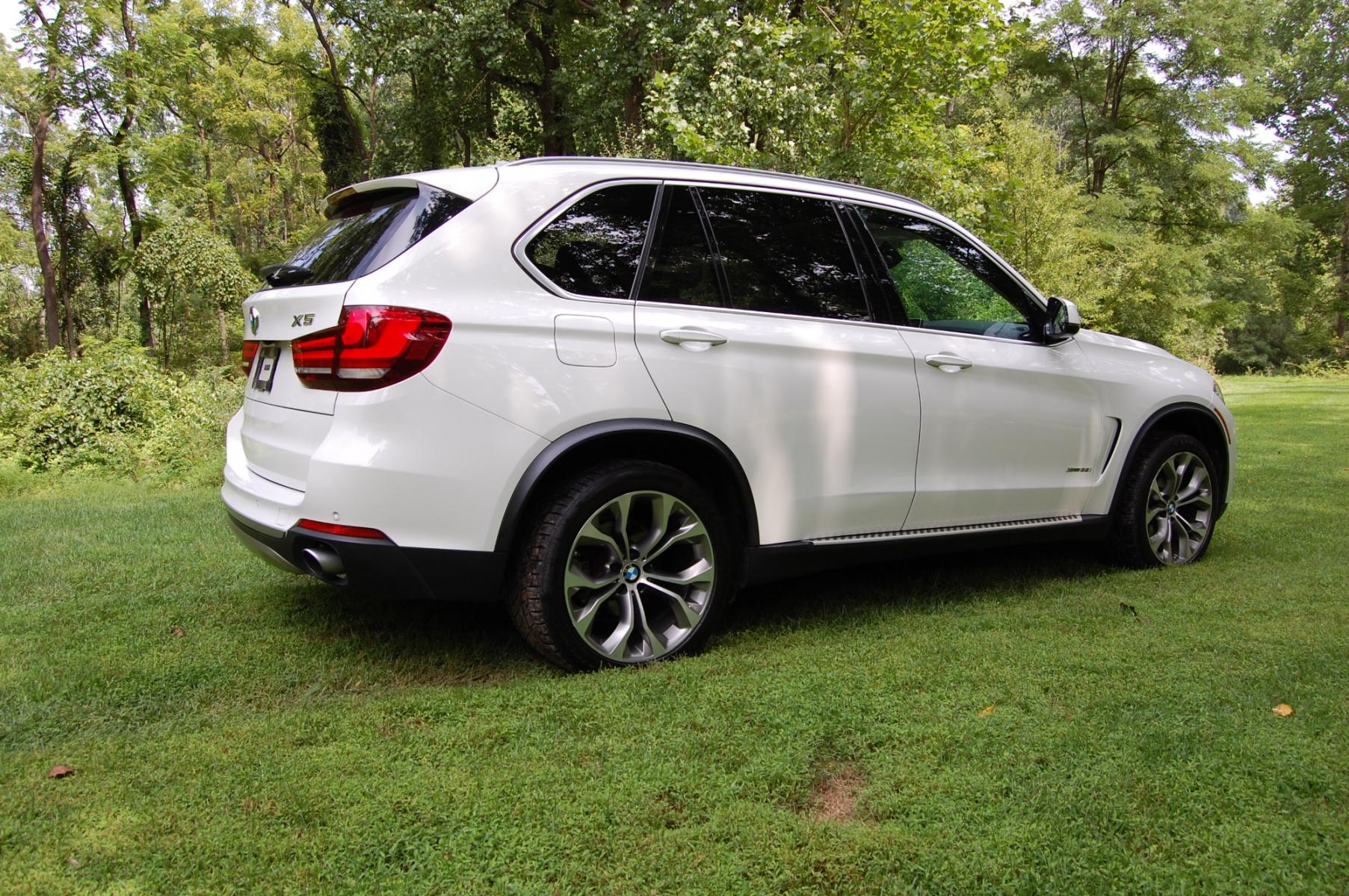 2015 White /Biege Leather BMW X5 XLINE (5UXKR0C5XF0) with an 3.0L L6 DOHC 24V engine, 8-Speed Automatic transmission, located at 6528 Lower York Road, New Hope, PA, 18938, (215) 862-9555, 40.358707, -74.977882 - Here for sale is a very nice 2015 BMW X5 35i XLINE. Under the hood is a strong running 3.0 liter twin turbocharged 6 cylinder which puts power to the AWD system via a smooth shifting automatic transmission. Features include; Beige leather, wood trim, keyless entry system, one master key, one extra - Photo #5