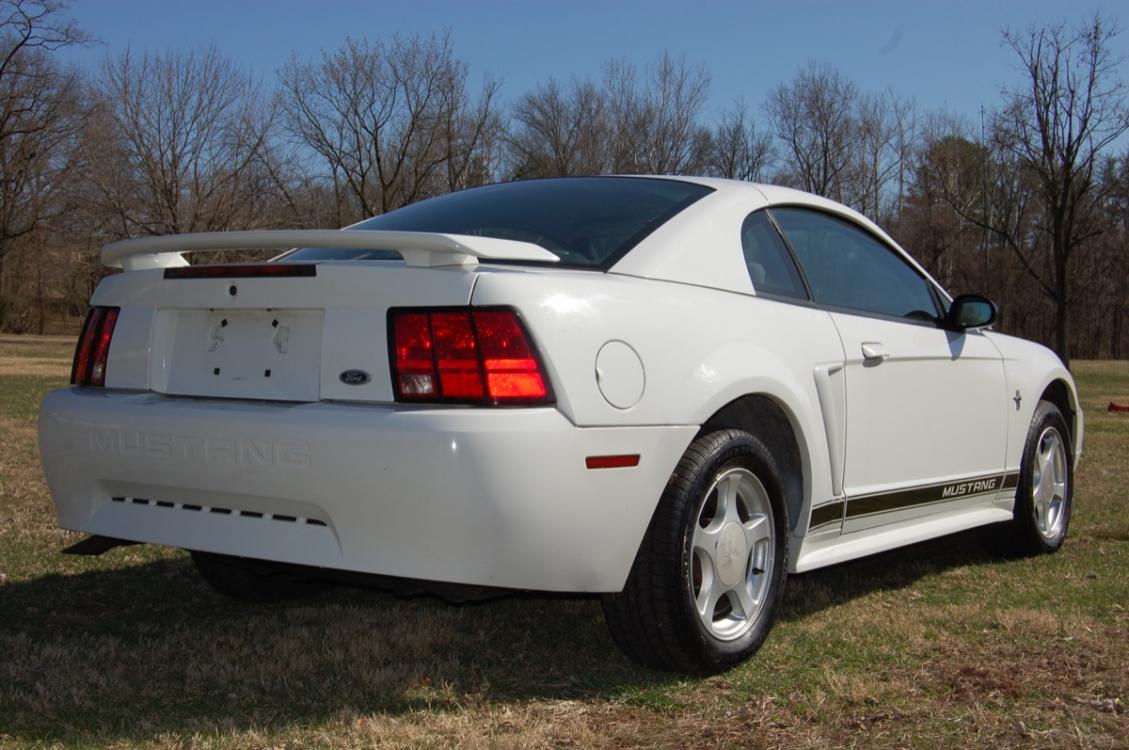 2002 White /Gray cloth Ford Mustang Deluxe Coupe (1FAFP40432F) with an 3.8L V6 OHV 12V engine, located at 6528 Lower York Road, New Hope, PA, 18938, (215) 862-9555, 40.358707, -74.977882 - Photo #4