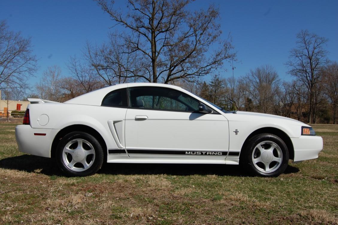 2002 White /Gray cloth Ford Mustang Deluxe Coupe (1FAFP40432F) with an 3.8L V6 OHV 12V engine, located at 6528 Lower York Road, New Hope, PA, 18938, (215) 862-9555, 40.358707, -74.977882 - Photo #5