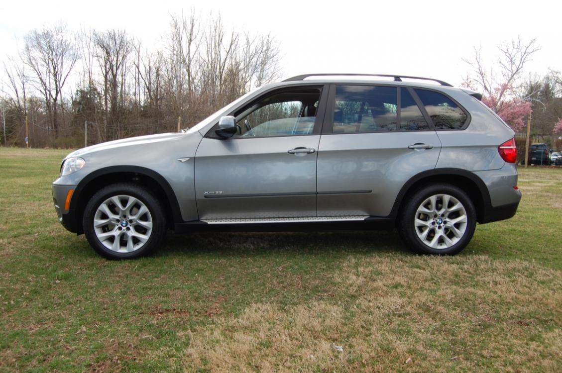 2012 Gray /Black leather BMW X5 xDrive35i ( 5UXZV4C5XC) with an 3.0L L6 DOHC 24V engine, 6-Speed Automatic transmission, located at 6528 Lower York Road, New Hope, PA, 18938, (215) 862-9555, 40.358707, -74.977882 - Photo #1