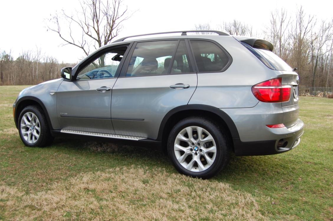 2012 Gray /Black leather BMW X5 xDrive35i ( 5UXZV4C5XC) with an 3.0L L6 DOHC 24V engine, 6-Speed Automatic transmission, located at 6528 Lower York Road, New Hope, PA, 18938, (215) 862-9555, 40.358707, -74.977882 - Photo #2
