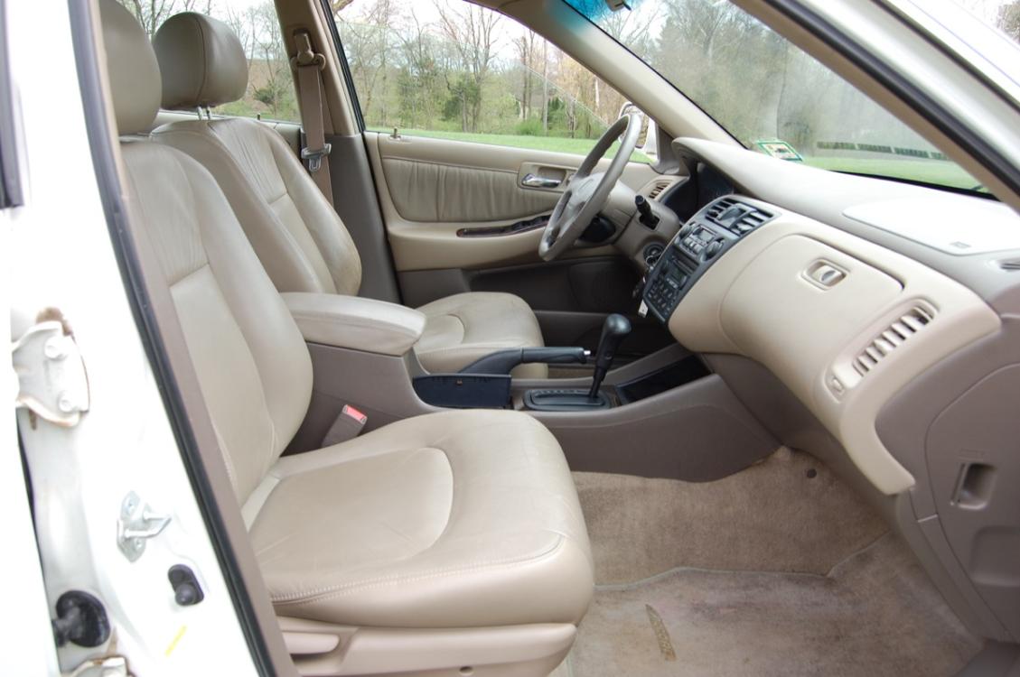 2000 White /Tan Honda Accord EX V6 sedan (1HGCG1654YA) with an 3.0L V6 SOHC 24V engine, 4-Speed Automatic Overdrive transmission, located at 6528 Lower York Road, New Hope, PA, 18938, (215) 862-9555, 40.358707, -74.977882 - FWD 3.0 V6 Automatic Transmission, Tan Leather Interior, Keyless Entry 2 Master Keys, 2 Remotes, Cruise/Tilt/AC, AM/FM/CD, Power Windows, Power Locks, Power Mirrors, Driver/Passenger Airbags, Moonroof, 15