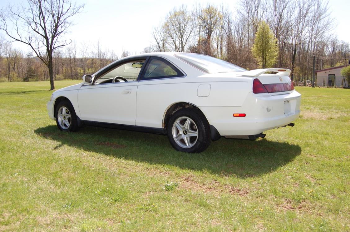 2000 White /Tan cloth Honda Accord LX V-6 (1HGCG224XYA) with an 3.0L V6 SOHC 24V engine, 4-Speed Automatic Overdrive transmission, located at 6528 Lower York Road, New Hope, PA, 18938, (215) 862-9555, 40.358707, -74.977882 - Photo #4