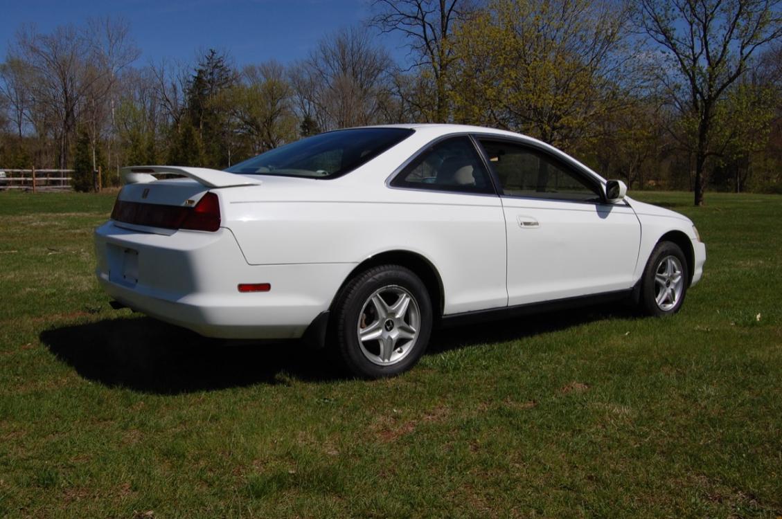 2000 White /Tan cloth Honda Accord LX V-6 (1HGCG224XYA) with an 3.0L V6 SOHC 24V engine, 4-Speed Automatic Overdrive transmission, located at 6528 Lower York Road, New Hope, PA, 18938, (215) 862-9555, 40.358707, -74.977882 - Photo #5