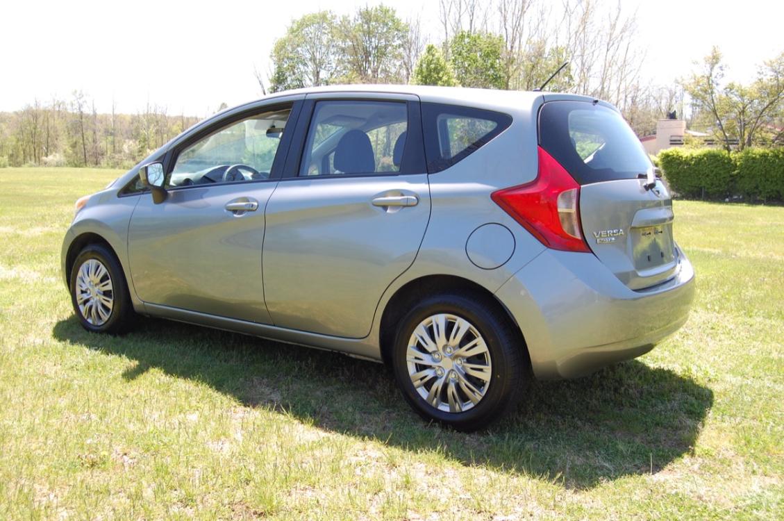2015 Gray /Black cloth Nissan Versa Note SV (3N1CE2CP7FL) with an 1.6L L4 DOHC 16V engine, Automatic transmission, located at 6528 Lower York Road, New Hope, PA, 18938, (215) 862-9555, 40.358707, -74.977882 - Photo #2