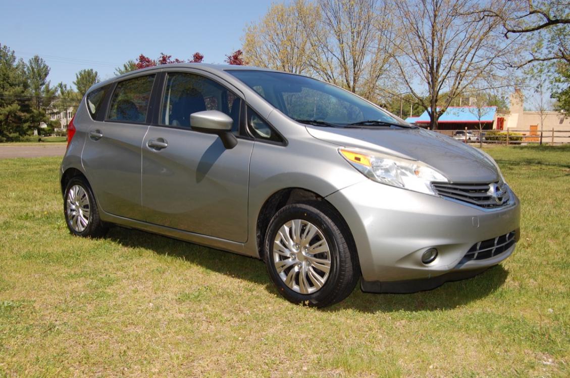 2015 Gray /Black cloth Nissan Versa Note SV (3N1CE2CP7FL) with an 1.6L L4 DOHC 16V engine, Automatic transmission, located at 6528 Lower York Road, New Hope, PA, 18938, (215) 862-9555, 40.358707, -74.977882 - Photo #3