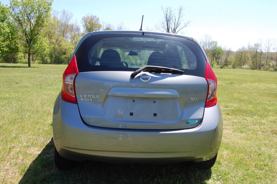 2015 Gray /Black cloth Nissan Versa Note SV (3N1CE2CP7FL) with an 1.6L L4 DOHC 16V engine, Automatic transmission, located at 6528 Lower York Road, New Hope, PA, 18938, (215) 862-9555, 40.358707, -74.977882 - Photo #7