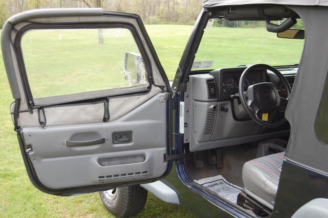1997 Blue /Gray cloth Jeep Wrangler SE (1J4FY29P2VP) with an 2.5L L4 OHV 8V engine, 5-Speed Manual transmission, located at 6528 Lower York Road, New Hope, PA, 18938, (215) 862-9555, 40.358707, -74.977882 - Photo #8