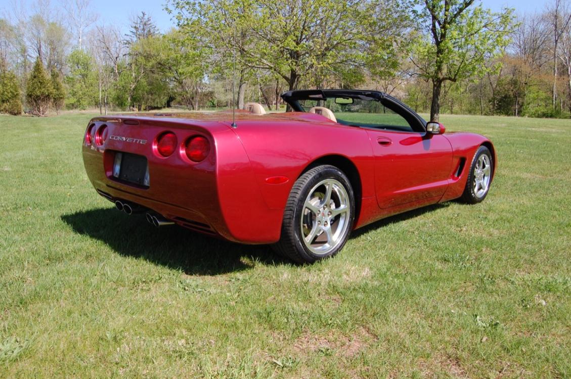 2002 Burgundy /Tan Leather Chevrolet Corvette Convertible (1G1YY32G725) with an 5.7L V8 OHV 16V engine, Automatic transmission, located at 6528 Lower York Road, New Hope, PA, 18938, (215) 862-9555, 40.358707, -74.977882 - Photo #3