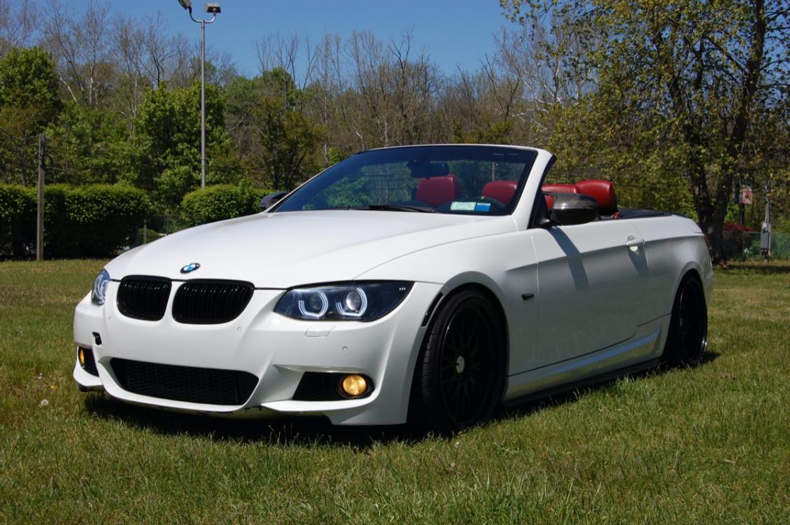 2011 White /Red Leather BMW 335is 335is M Performance package (WBADX1C52BE) with an 3.0L L6 DOHC 24V engine, 6 Speed manual transmission, located at 6528 Lower York Road, New Hope, PA, 18938, (215) 862-9555, 40.358707, -74.977882 - Photo #0
