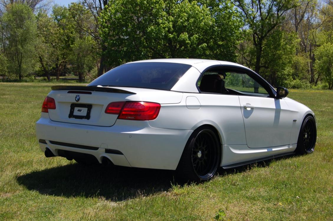2011 White /Red Leather BMW 335is 335is M Performance package (WBADX1C52BE) with an 3.0L L6 DOHC 24V engine, 6 Speed manual transmission, located at 6528 Lower York Road, New Hope, PA, 18938, (215) 862-9555, 40.358707, -74.977882 - Photo #9