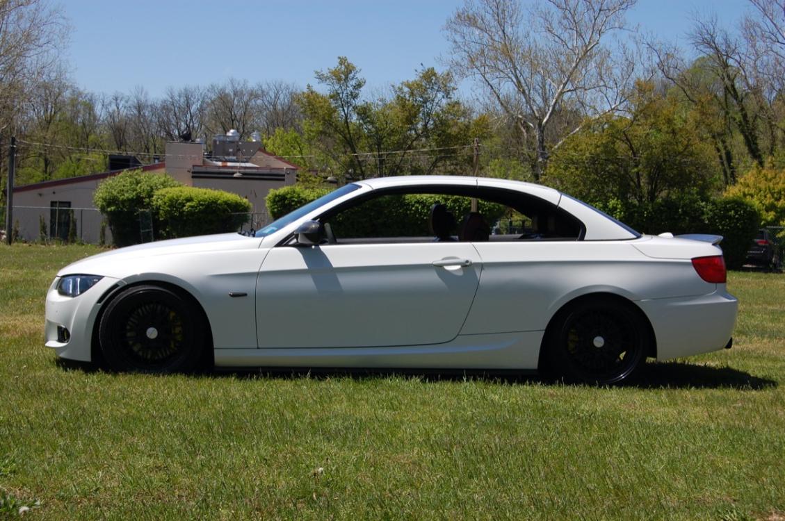 2011 White /Red Leather BMW 335is 335is M Performance package (WBADX1C52BE) with an 3.0L L6 DOHC 24V engine, 6 Speed manual transmission, located at 6528 Lower York Road, New Hope, PA, 18938, (215) 862-9555, 40.358707, -74.977882 - Photo #3