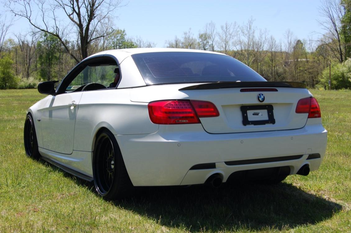 2011 White /Red Leather BMW 335is 335is M Performance package (WBADX1C52BE) with an 3.0L L6 DOHC 24V engine, 6 Speed manual transmission, located at 6528 Lower York Road, New Hope, PA, 18938, (215) 862-9555, 40.358707, -74.977882 - Photo #5