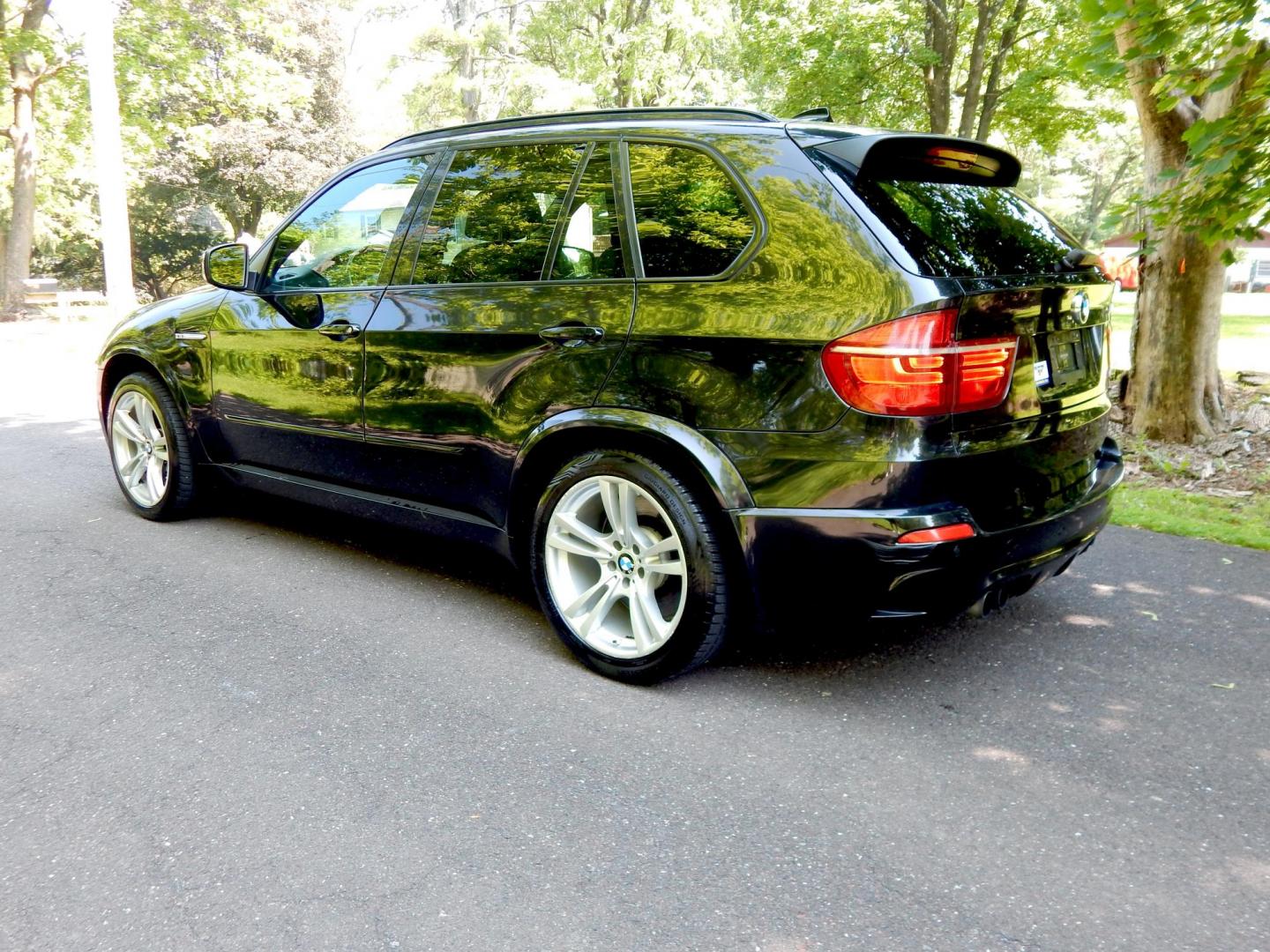 2012 Black /Black Leather BMW X5 M (5YMGY0C58CL) with an 4.4L V8 Twin Turbo engine, 6-Speed Automatic transmission, located at 6528 Lower York Road, New Hope, PA, 18938, (215) 862-9555, 40.358707, -74.977882 - Here for sale is a very cool 2012 BMW X5M. Under the hood is a strong running 4.4 liter twin turbo V8 producing 555 HP and puts that power to the intelligent AWD system via a smooth shifting automatic transmission with paddle shifters. Features include; Black leather upholstery, keyless entry syst - Photo#2