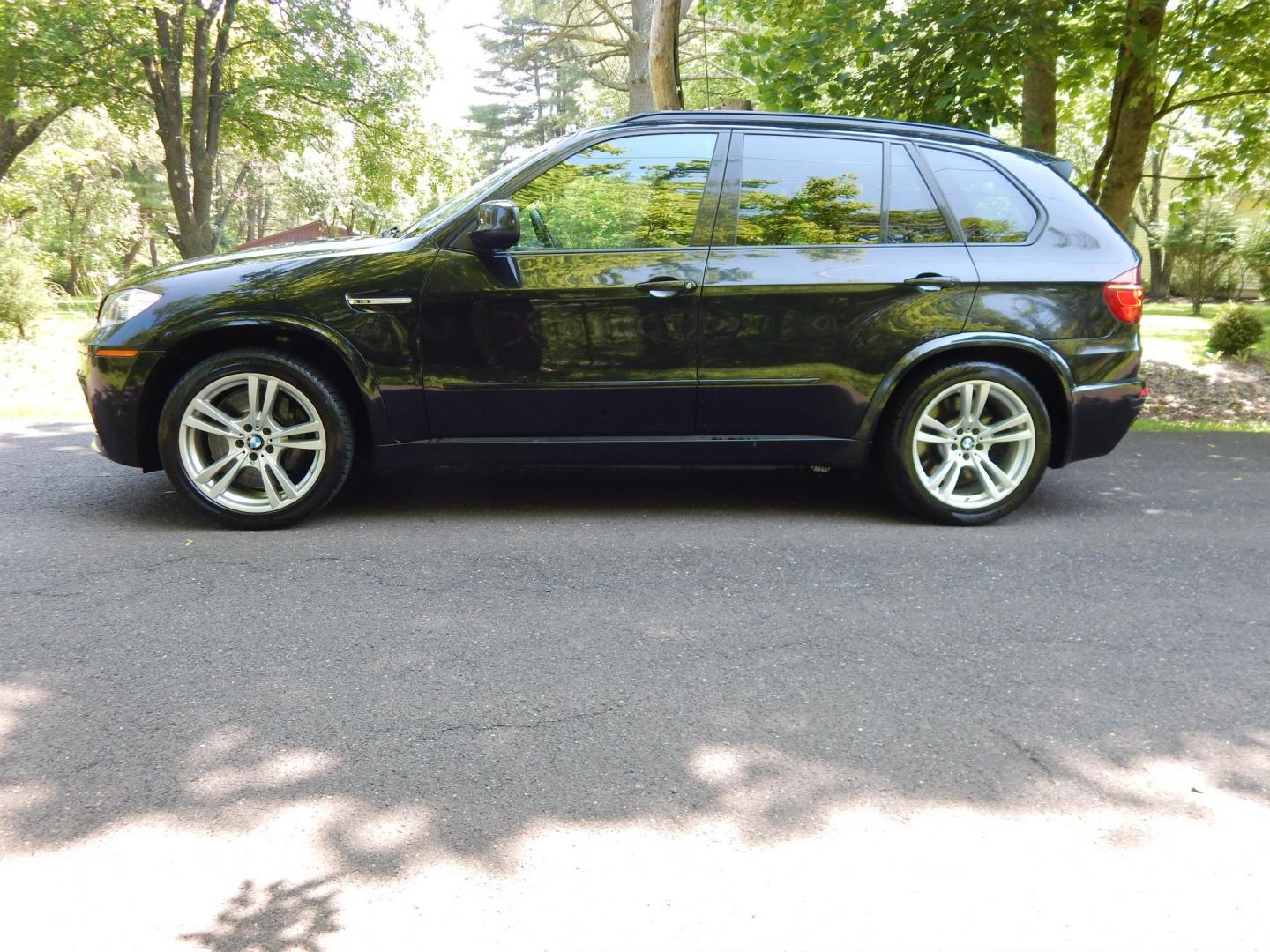 2012 Black /Black Leather BMW X5 M (5YMGY0C58CL) with an 4.4L V8 Twin Turbo engine, 6-Speed Automatic transmission, located at 6528 Lower York Road, New Hope, PA, 18938, (215) 862-9555, 40.358707, -74.977882 - Here for sale is a very cool 2012 BMW X5M. Under the hood is a strong running 4.4 liter twin turbo V8 producing 555 HP and puts that power to the intelligent AWD system via a smooth shifting automatic transmission with paddle shifters. Features include; Black leather upholstery, keyless entry syst - Photo#1