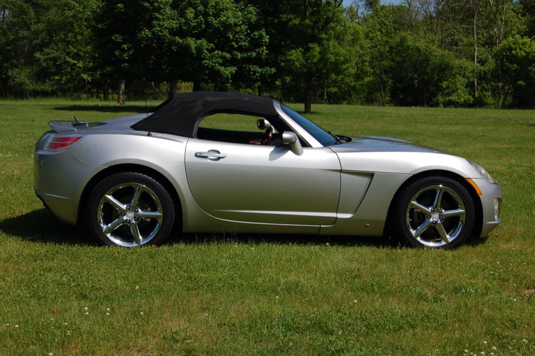 2008 Silver /Red/Black Leather Saturn Sky Red Line (1G8MF35X38Y) with an 2.0L L4 DOHC 16V TURBO engine, Automatic transmission, located at 6528 Lower York Road, New Hope, PA, 18938, (215) 862-9555, 40.358707, -74.977882 - Photo #10