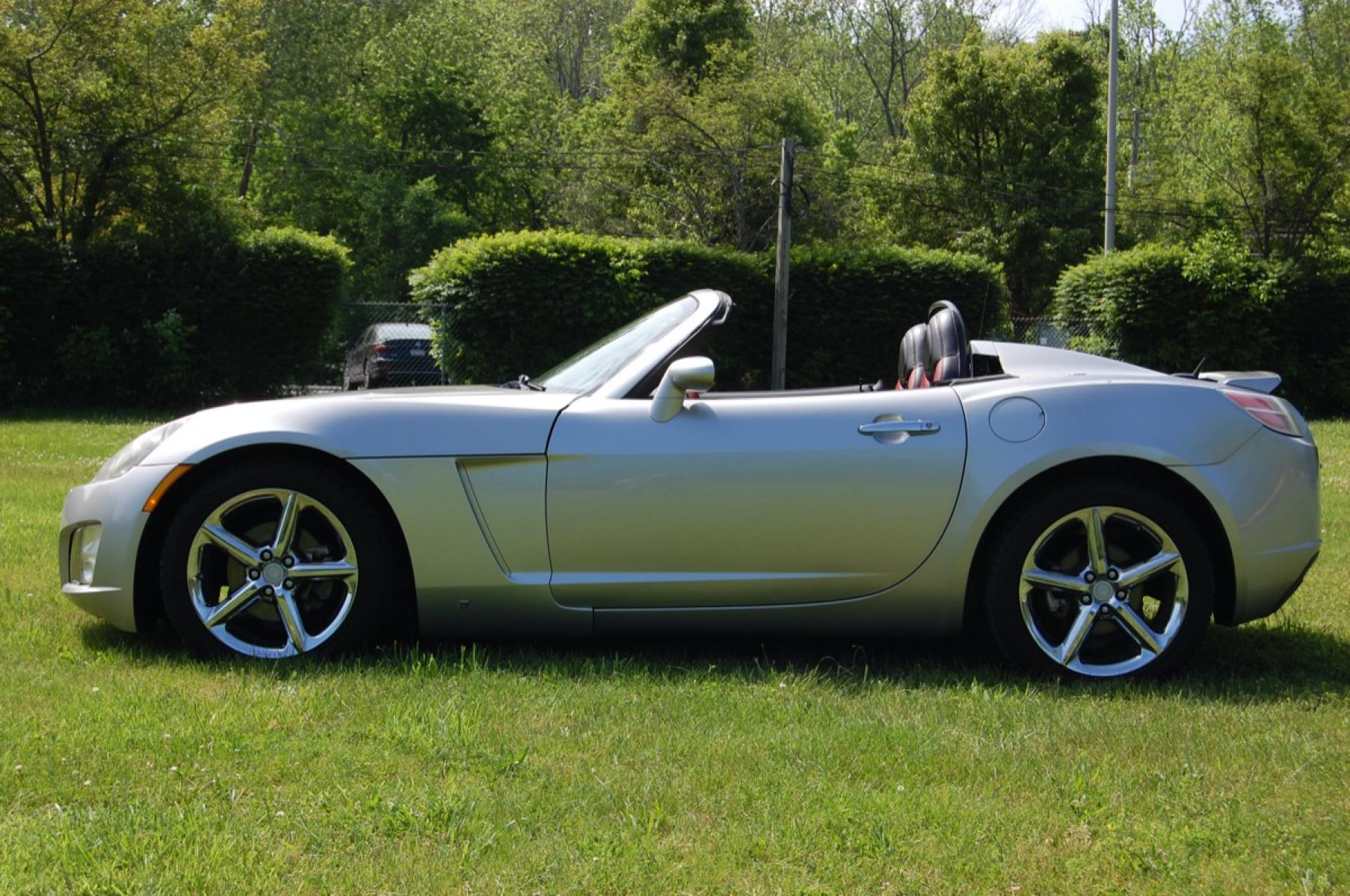 2008 Silver /Red/Black Leather Saturn Sky Red Line (1G8MF35X38Y) with an 2.0L L4 DOHC 16V TURBO engine, Automatic transmission, located at 6528 Lower York Road, New Hope, PA, 18938, (215) 862-9555, 40.358707, -74.977882 - Photo #3
