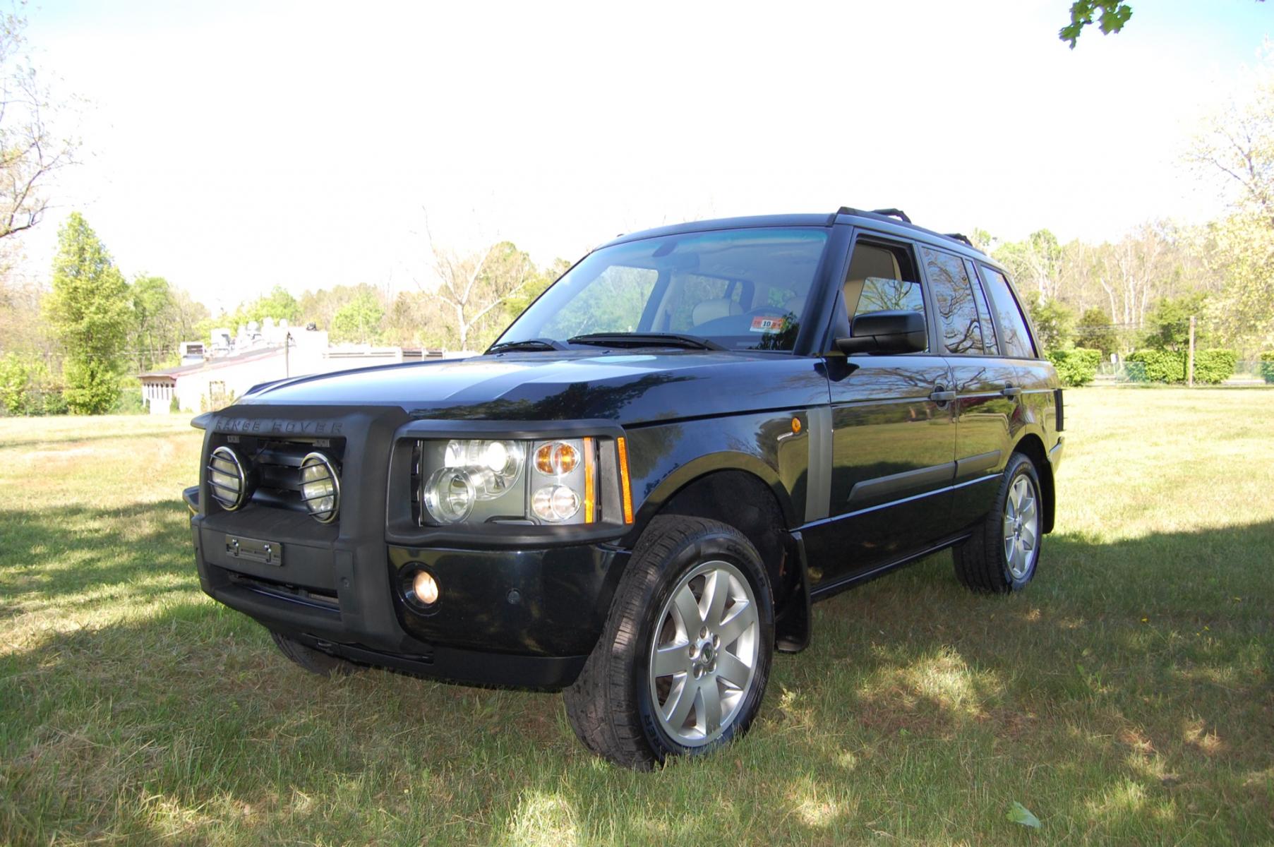 2005 Dark Blue /Tan Leather Land Rover Range Rover HSE (SALME11405A) with an 4.4L V8 DOHC 32V engine, 5-Speed Automatic Overdrive transmission, located at 6528 Lower York Road, New Hope, PA, 18938, (215) 862-9555, 40.358707, -74.977882 - Here for sale is a very nice 2005 Land Rover Range Rover HSE. Under the hood is a strong running 4.4 liter V8 which puts power to the intelligent AWD system via smooth shifting dual range automatic transmission. Features include; Tan leather interior, wood grain trim, keyless entry system, one mas - Photo #0