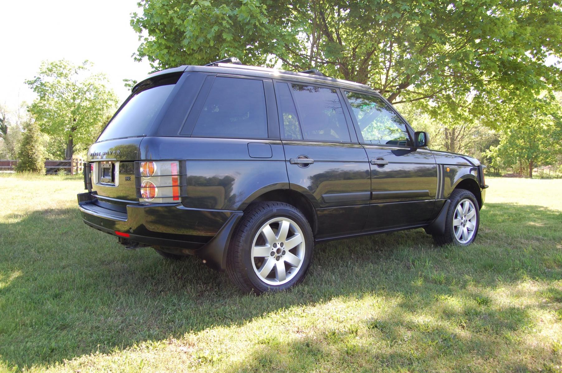 2005 Dark Blue /Tan Leather Land Rover Range Rover HSE (SALME11405A) with an 4.4L V8 DOHC 32V engine, 5-Speed Automatic Overdrive transmission, located at 6528 Lower York Road, New Hope, PA, 18938, (215) 862-9555, 40.358707, -74.977882 - Here for sale is a very nice 2005 Land Rover Range Rover HSE. Under the hood is a strong running 4.4 liter V8 which puts power to the intelligent AWD system via smooth shifting dual range automatic transmission. Features include; Tan leather interior, wood grain trim, keyless entry system, one mas - Photo #4
