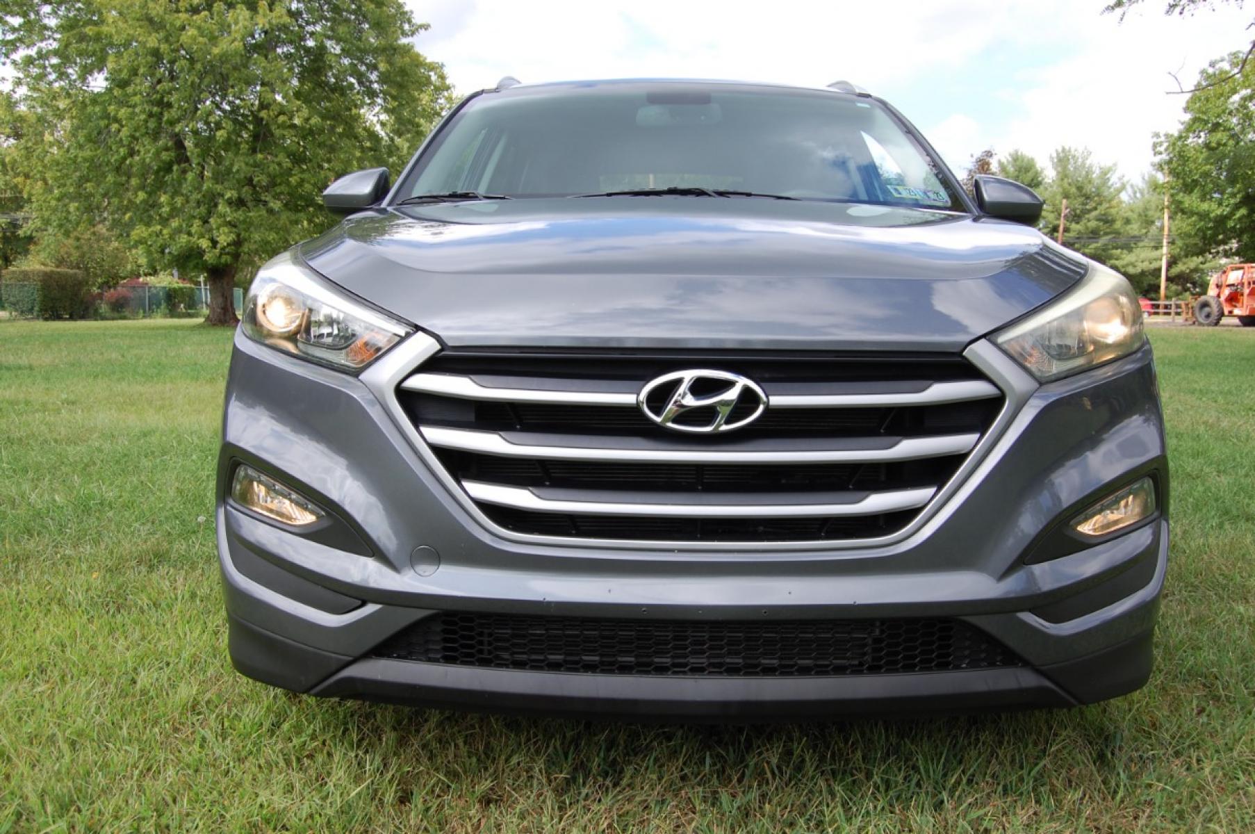 2017 Gray /Black Hyundai Tucson SE (KM8J3CA48HU) with an 2.0L L4 DOHC 16V engine, Automatic transmission, located at 6528 Lower York Road, New Hope, PA, 18938, (215) 862-9555, 40.358707, -74.977882 - Photo #7