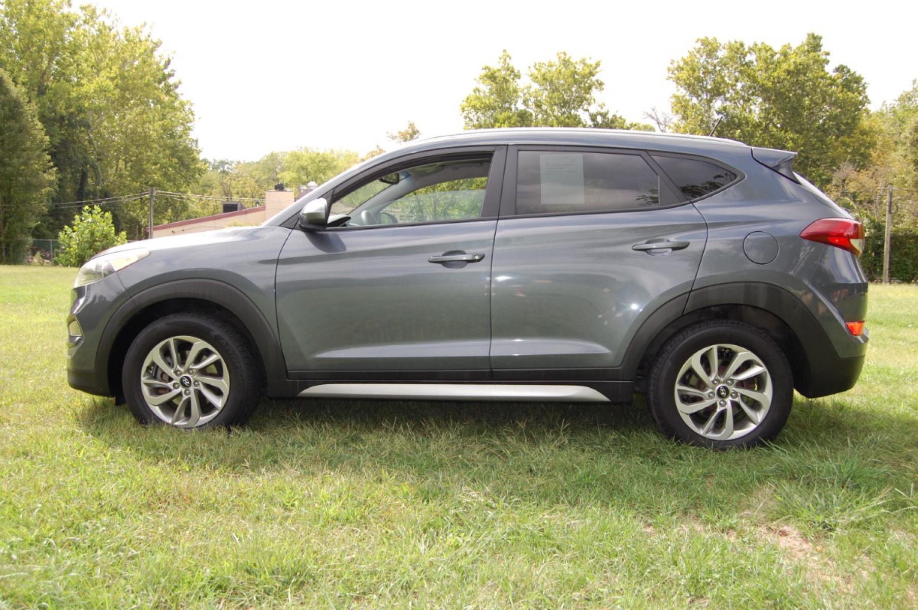 2017 Gray /Black Hyundai Tucson SE (KM8J3CA48HU) with an 2.0L L4 DOHC 16V engine, Automatic transmission, located at 6528 Lower York Road, New Hope, PA, 18938, (215) 862-9555, 40.358707, -74.977882 - Photo #3