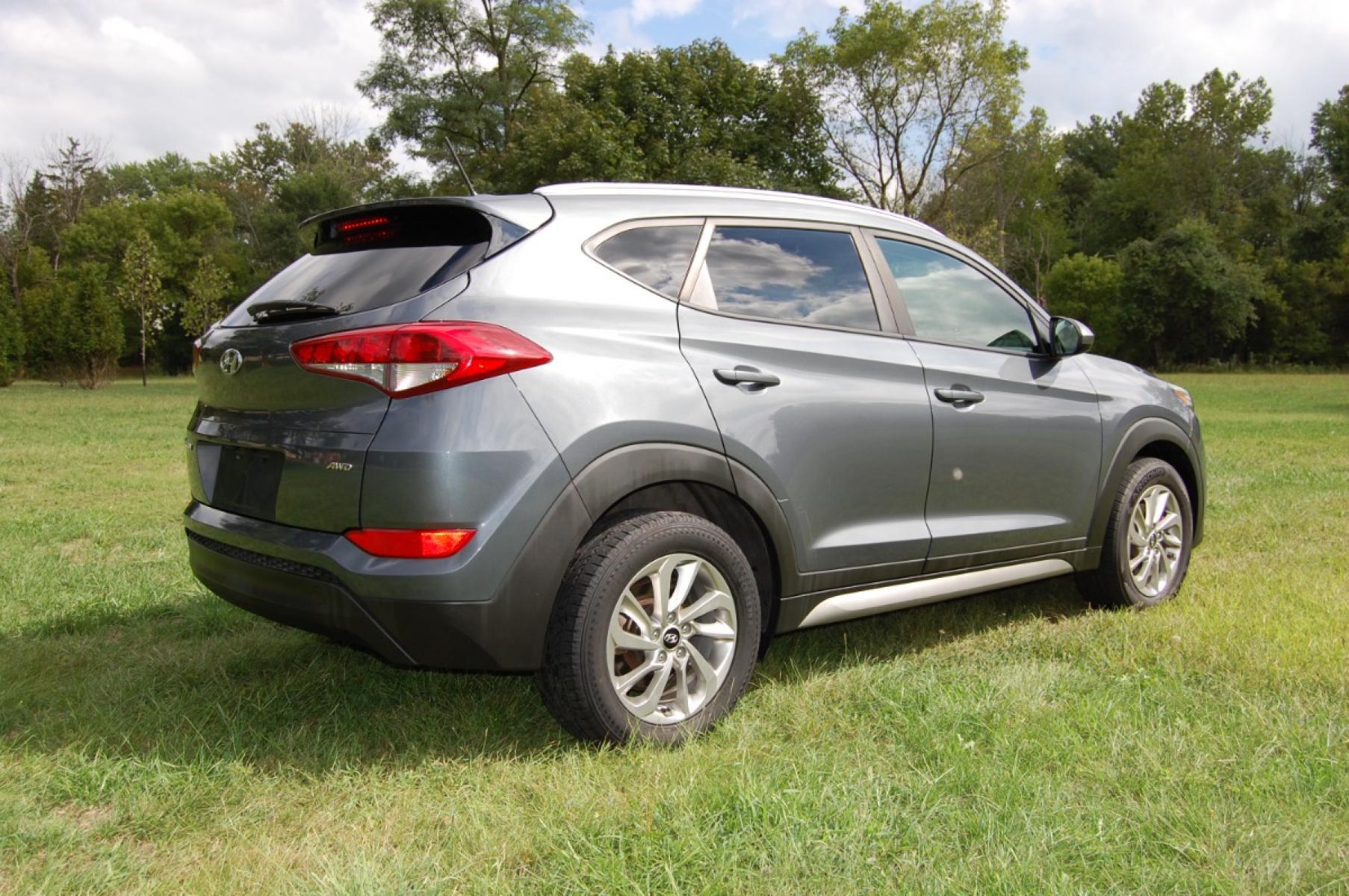 2017 Gray /Black Hyundai Tucson SE (KM8J3CA48HU) with an 2.0L L4 DOHC 16V engine, Automatic transmission, located at 6528 Lower York Road, New Hope, PA, 18938, (215) 862-9555, 40.358707, -74.977882 - Photo #6