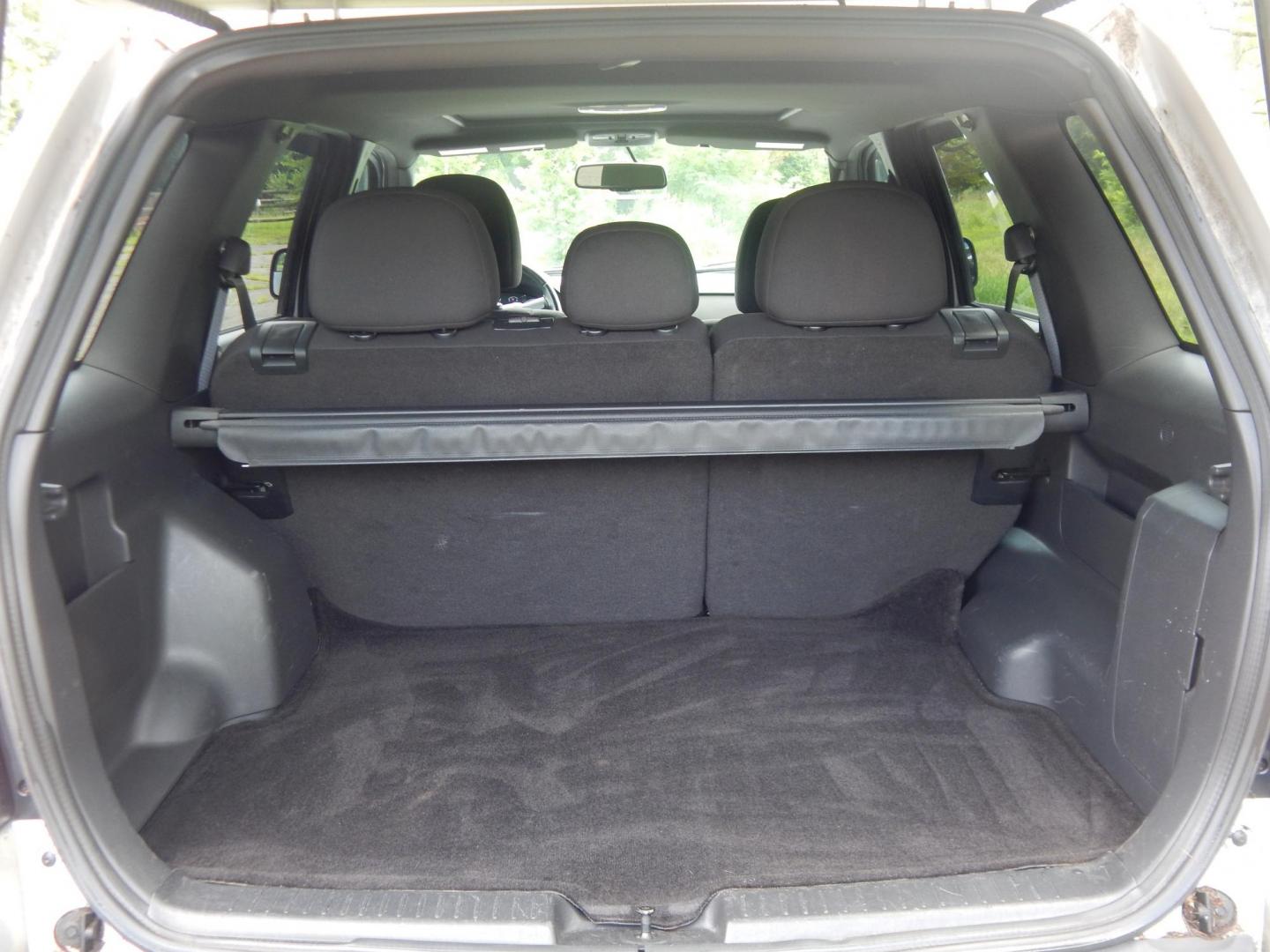 2012 Silver /Black Ford Escape XLT (1FMCU9DG6CK) with an 3.0L V6 DOHC 24V engine, 6-Speed Automatic transmission, located at 6528 Lower York Road, New Hope, PA, 18938, (215) 862-9555, 40.358707, -74.977882 - Here we have a 2012 Ford Escape XLT 4WD. This model boasts a 3.0L v6 pushing power to all 4 wheels via an automatic transmission. Features include black cloth seats with sunroof, power windows, cruise control, AM/FM/6 CD/AUX/SIRUIS radio. For safety there is 4 matching Mastercraft all season tires, - Photo#8