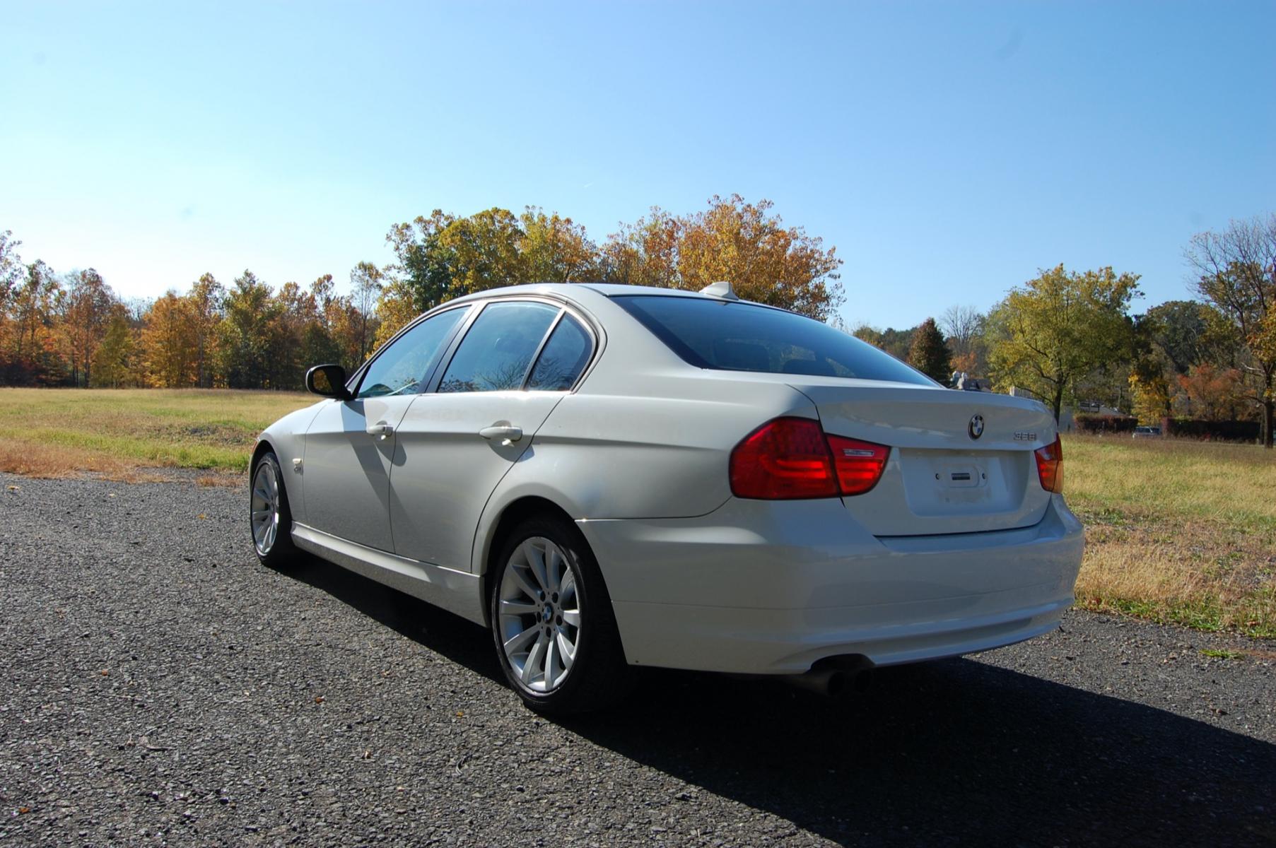 2011 White /Burgundy Leather BMW 3-Series 328i xDrive (WBAPK5C57BA) with an 3.0L L6 DOHC 24V engine, Automatic transmission, located at 6528 Lower York Road, New Hope, PA, 18938, (215) 862-9555, 40.358707, -74.977882 - Here for sale is a very nice 2011 BMW 328i XDrive sedan. Under the hood is a strong running 3.0 liter inline 6 cylinder which puts power to the AWD system via a smooth shifting automatic transmission. Features include; Burgundy leather interior, wood grain trim, keyless entry system, 2 master keys - Photo #2