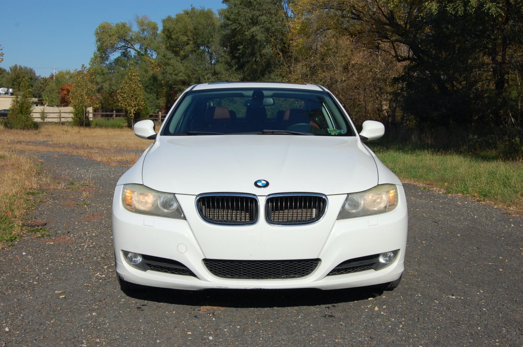 2011 White /Burgundy Leather BMW 3-Series 328i xDrive (WBAPK5C57BA) with an 3.0L L6 DOHC 24V engine, Automatic transmission, located at 6528 Lower York Road, New Hope, PA, 18938, (215) 862-9555, 40.358707, -74.977882 - Here for sale is a very nice 2011 BMW 328i XDrive sedan. Under the hood is a strong running 3.0 liter inline 6 cylinder which puts power to the AWD system via a smooth shifting automatic transmission. Features include; Burgundy leather interior, wood grain trim, keyless entry system, 2 master keys - Photo #7
