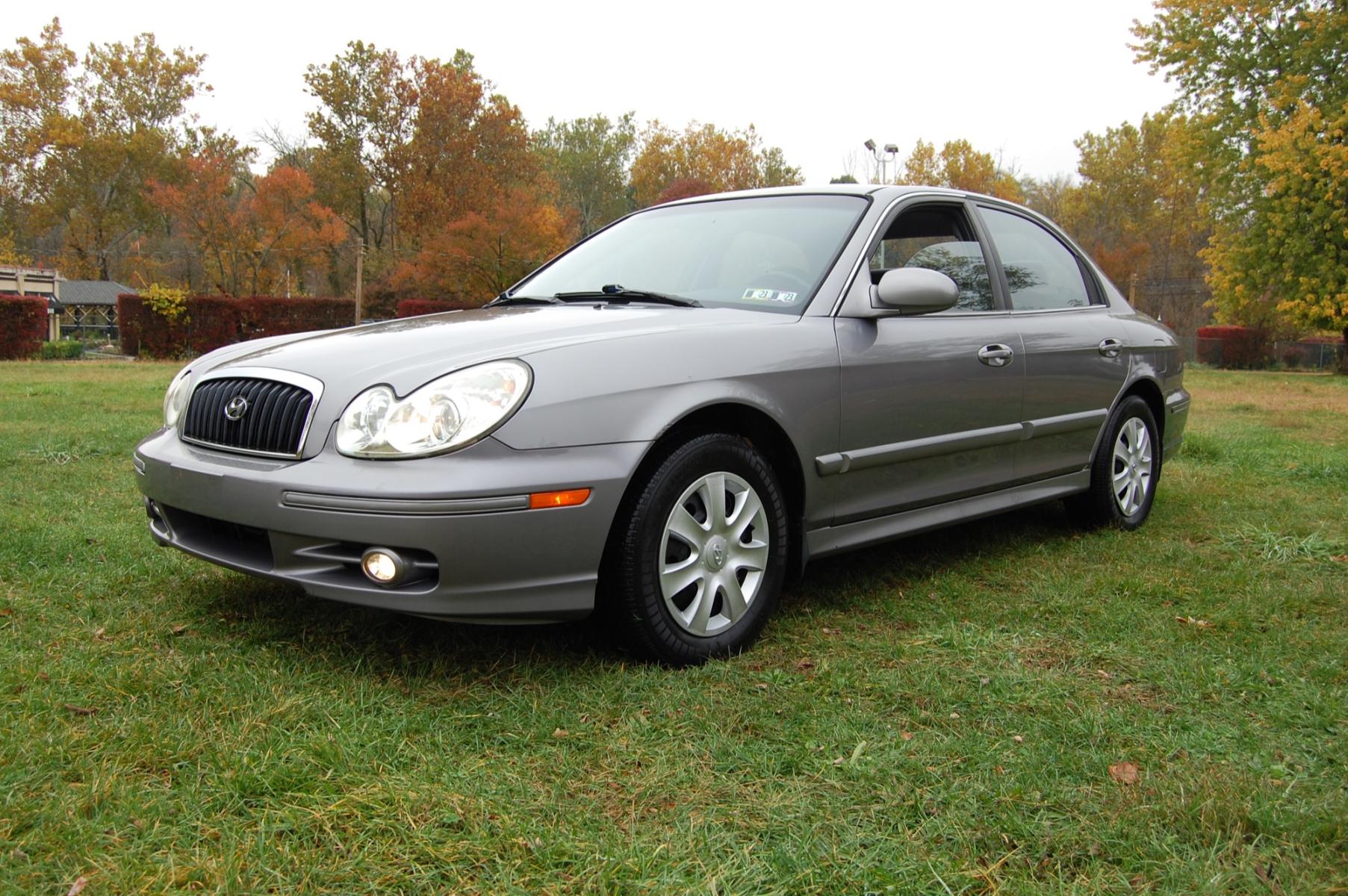 2005 Gray /grey cloth Hyundai Sonata Base (KMHWF25H15A) with an 2.7L V6 DOHC 24V engine, Automatic transmission, located at 6528 Lower York Road, New Hope, PA, 18938, (215) 862-9555, 40.358707, -74.977882 - 2005 Hyundai Sonata GL in Gray with gray cloth interior, FWD, 2.7 Liter V6 Auto transmission, Keyless entry, 1 remote, 1 key, cruise control, tilt steering, power windows, power locks, power mirrors, AM/FM/CD , dual airbags, side airbags, fog lights, 15" steel wheels with hubcaps, 4 good all season - Photo #0