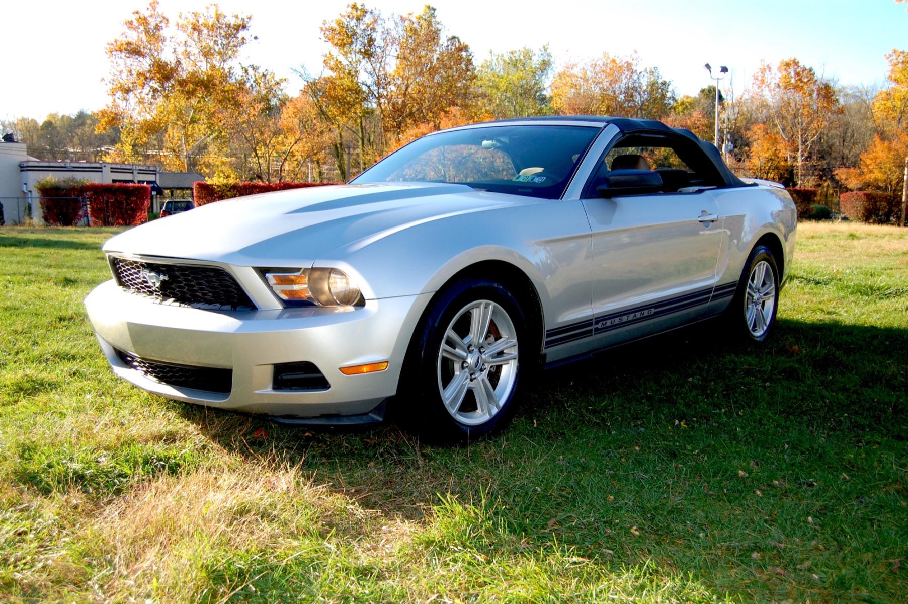 2010 Silver /Black leather Ford Mustang V6 Convertible (1ZVBP8ENXA5) with an 4.0L V6 OHC 12V engine, Automatic transmission, located at 6528 Lower York Road, New Hope, PA, 18938, (215) 862-9555, 40.358707, -74.977882 - Here for sale is a very nice 2010 Ford Mustang Convertible. Under the hood is a strong running 4.0 liter V6 which puts power to the rear wheels via a smooth shifting automatic transmission. Features include; Gray cloth interior, keyless entry system, 2 master keys, cruise control, tilt steering w - Photo #0