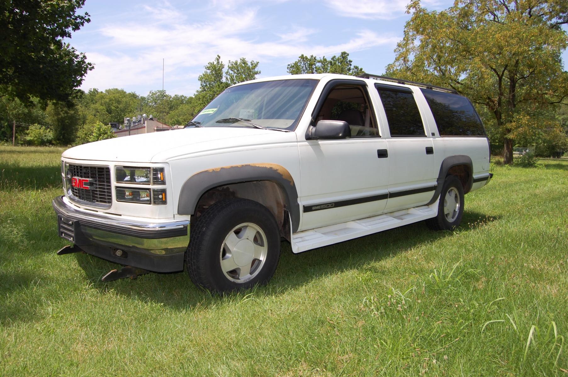 1995 White /tan GMC Suburban 1500 4WD (1GKFK16K2SJ) with an 5.7L V8 OHV 16V engine, 4-Speed Automatic Overdrive transmission, located at 6528 Lower York Road, New Hope, PA, 18938, (215) 862-9555, 40.358707, -74.977882 - This 1995 GMC 1500 Suburban SLT puts power to the ground via a 5.7L V8 with an automatic transmission with four wheel drive. The outside of this vehicle has a 9 foot Hiniker snow plow, white paint, running boards, 16 inch wheels, rain guards, rear barn doors, tow package and a roof rack. The interio - Photo #1