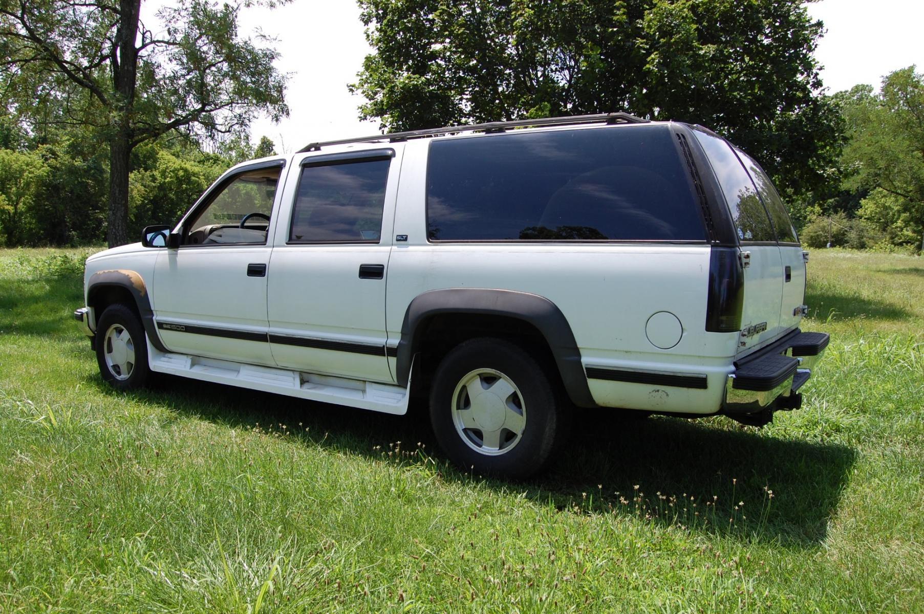 1995 White /tan GMC Suburban 1500 4WD (1GKFK16K2SJ) with an 5.7L V8 OHV 16V engine, 4-Speed Automatic Overdrive transmission, located at 6528 Lower York Road, New Hope, PA, 18938, (215) 862-9555, 40.358707, -74.977882 - This 1995 GMC 1500 Suburban SLT puts power to the ground via a 5.7L V8 with an automatic transmission with four wheel drive. The outside of this vehicle has a 9 foot Hiniker snow plow, white paint, running boards, 16 inch wheels, rain guards, rear barn doors, tow package and a roof rack. The interio - Photo #37
