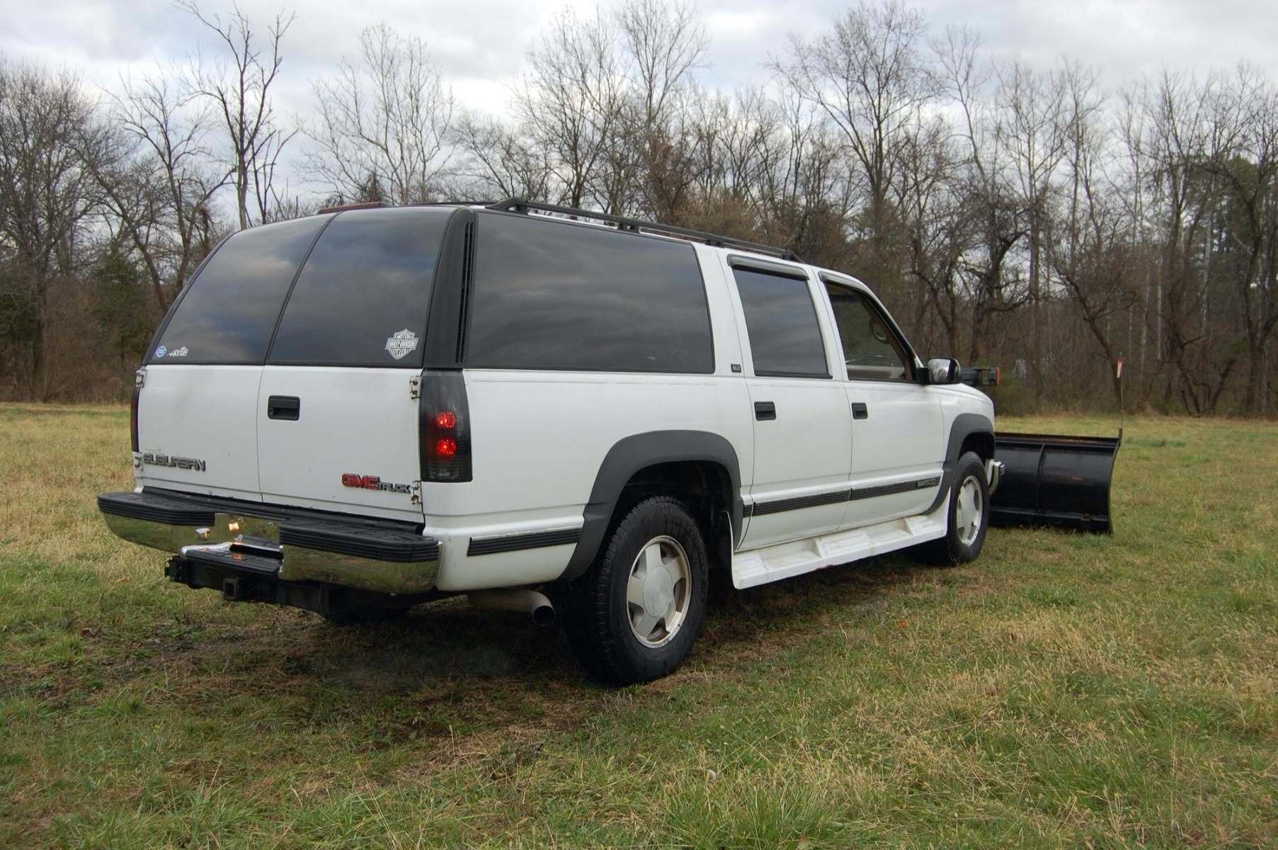 1995 White /tan GMC Suburban 1500 4WD (1GKFK16K2SJ) with an 5.7L V8 OHV 16V engine, 4-Speed Automatic Overdrive transmission, located at 6528 Lower York Road, New Hope, PA, 18938, (215) 862-9555, 40.358707, -74.977882 - This 1995 GMC 1500 Suburban SLT puts power to the ground via a 5.7L V8 with an automatic transmission with four wheel drive. The outside of this vehicle has a 9 foot Hiniker snow plow, white paint, running boards, 16 inch wheels, rain guards, rear barn doors, tow package and a roof rack. The interio - Photo #4